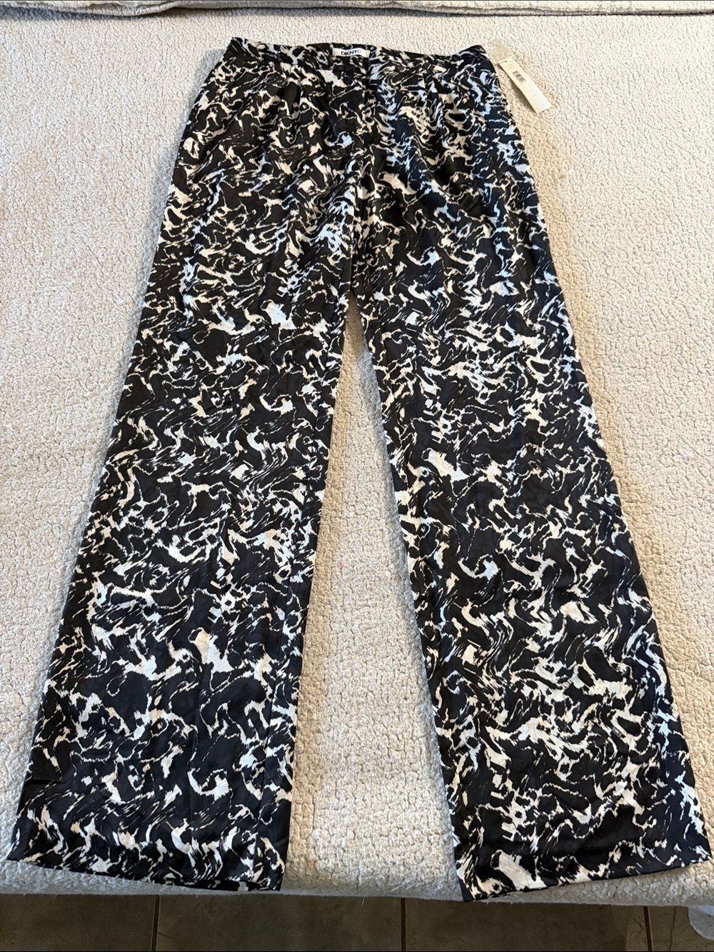 DKNYC Black and White and Pewter Abstract Print Pants 8 New